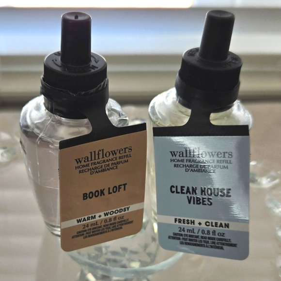 Book Loft + Clean House 🏠 Vibes WALLFLOWER - Picture 2 of 6